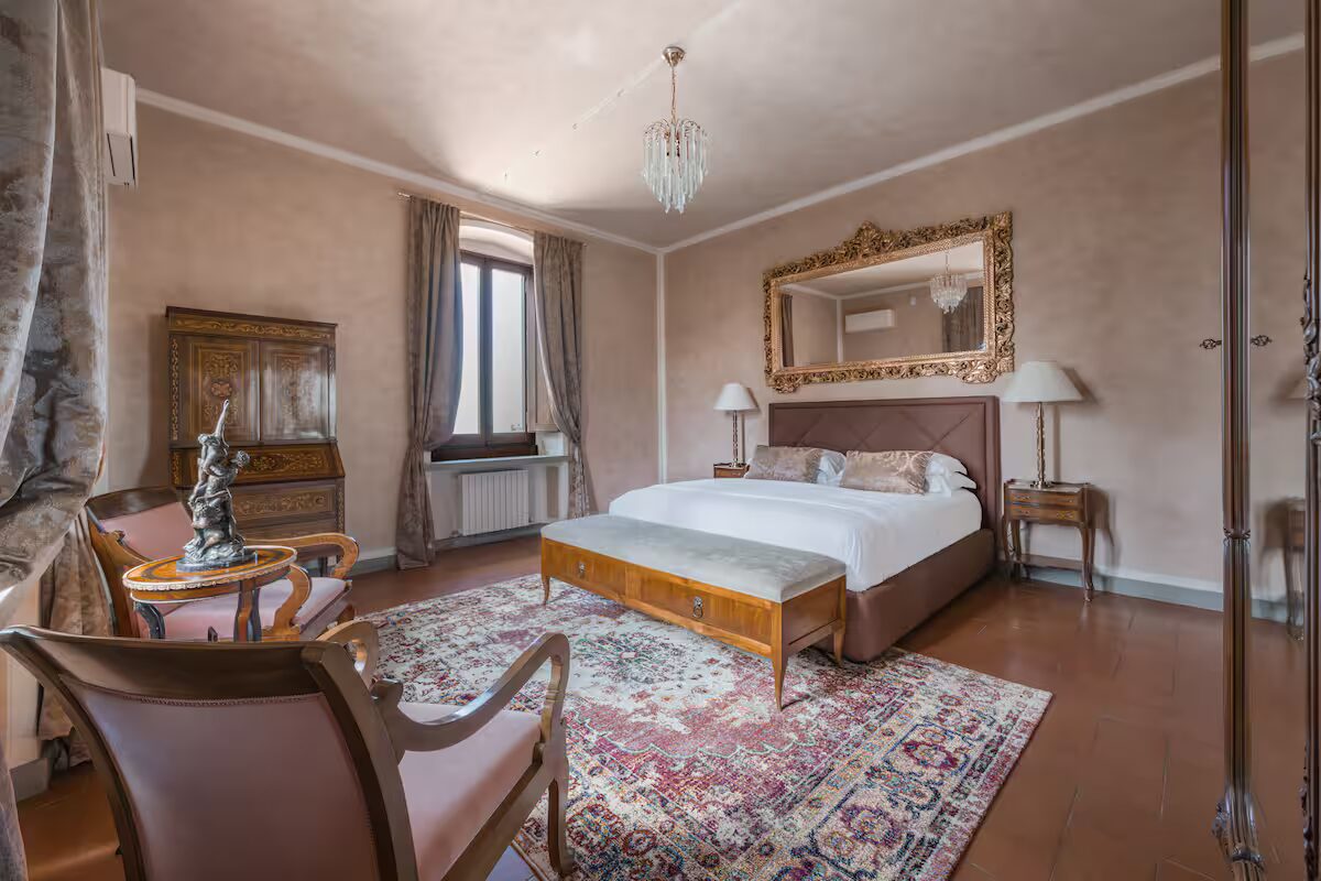 Rose suite bedroom